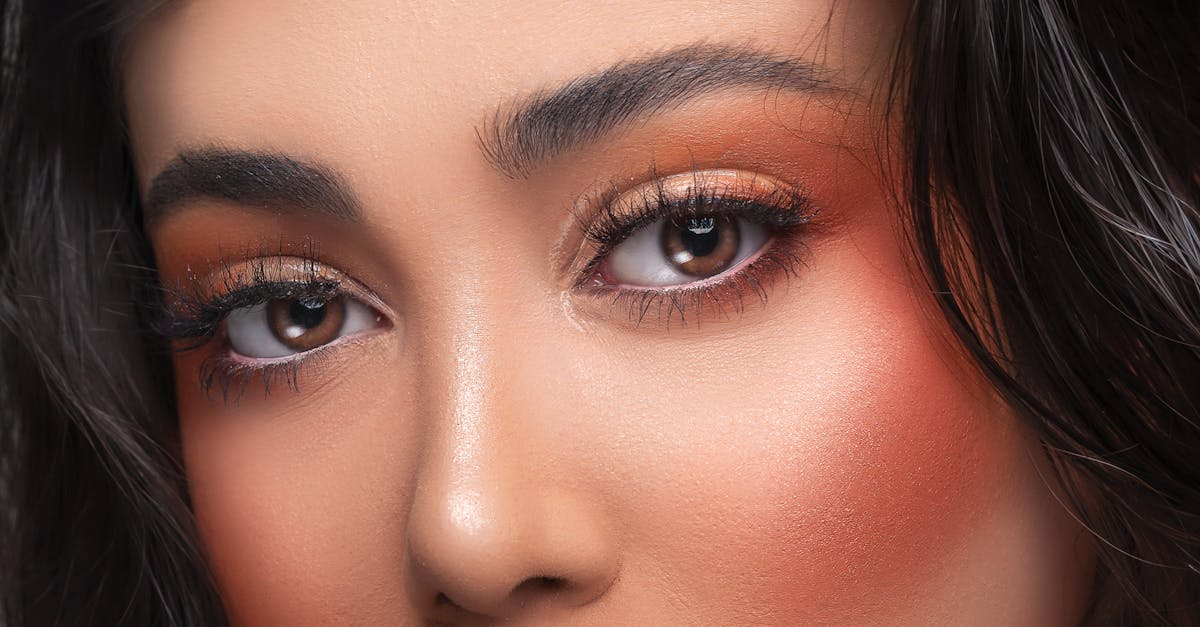 A Step-by-Step Guide to Contouring with Hoola Bronzing Powder