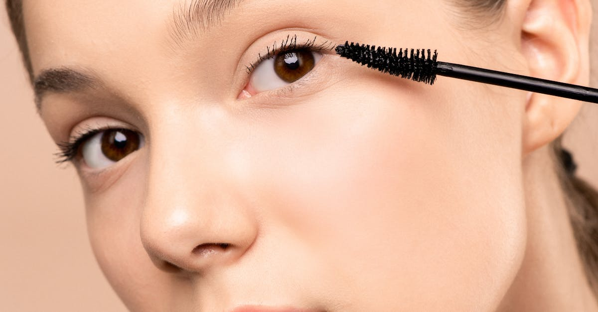 Daytime Glam: How to Use Maybelline Full 'N Soft Mascara for a Natural Look