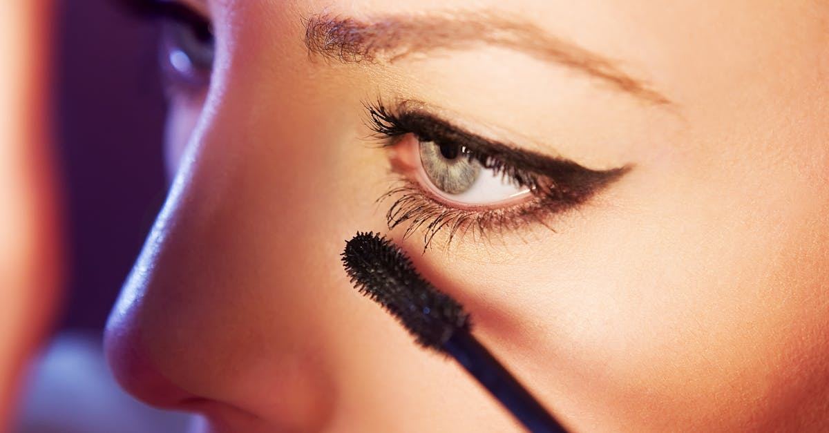 The Perfect Evening Look: Using Maybelline Full 'N Soft Mascara to Enhance Your Eyes