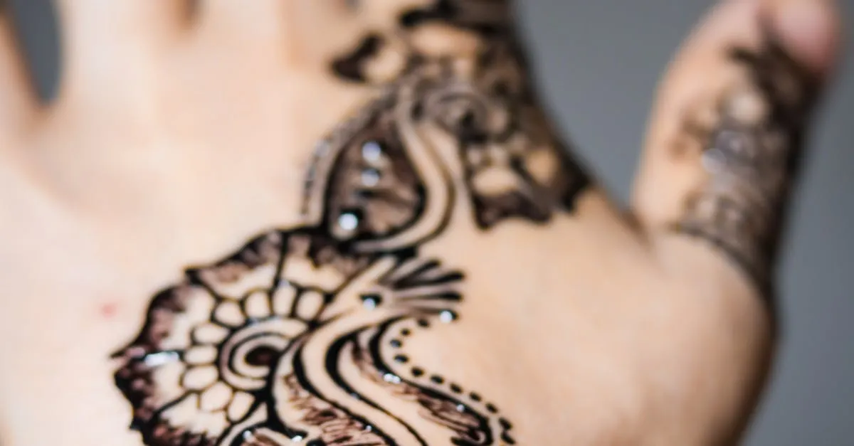 Mehndi vs HENNA CART: A Comprehensive Comparison